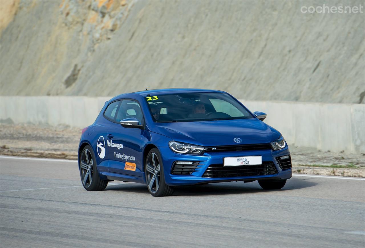 Scirocco R, un compacto-cupé de tracción delantera y 280 CV ideal para hacer nuestras primeras tandas en circuito.