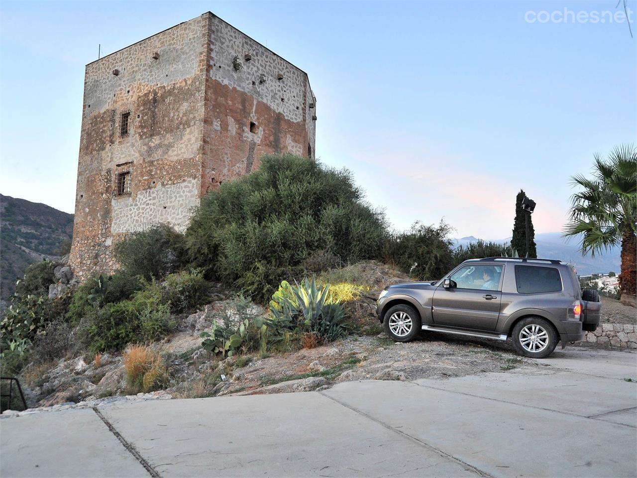 Castillo de los Ulloa, dominando Vélez de Benaudalla