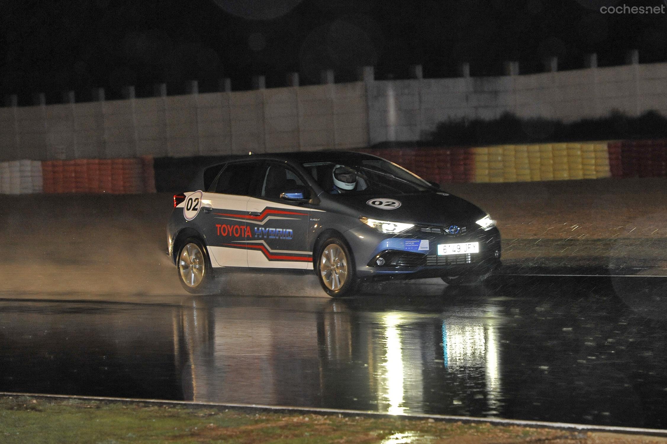 Con la noche llegó la lluvia. Tremendo chaparrón de 3 horas el que cayó sobre el asfalto del Circuito de Albacete.