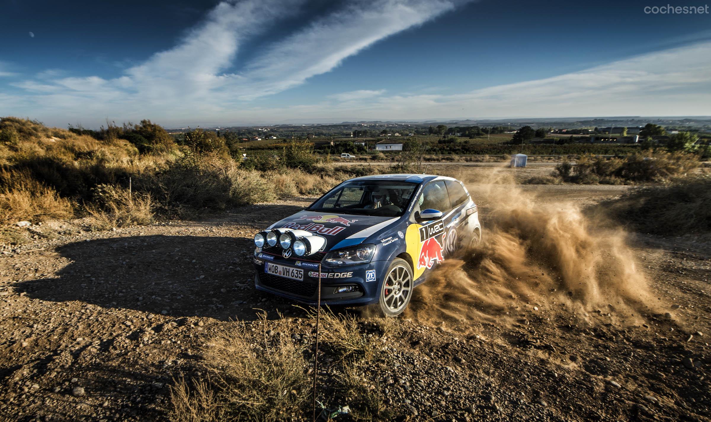 Aunque el Polo R WRC preparado para rally era un tracción delantera, Ronny Wechselberger lo hizo derrapar en todo momento gracias a su freno de mano electro-hidráulico.