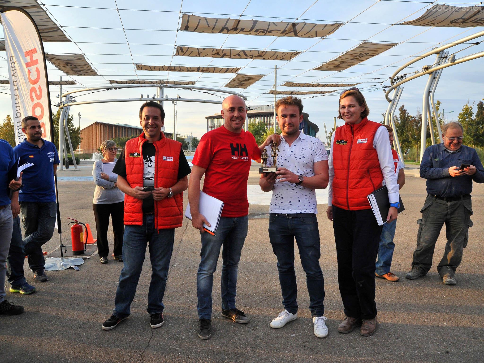 Cada día, se realizaba la entrega de trofeo al ganador de la etapa.