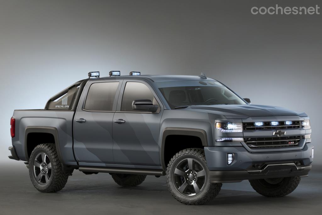 Este es el concept Chevrolet Silverado Special OPS, pintado de camuflaje. 