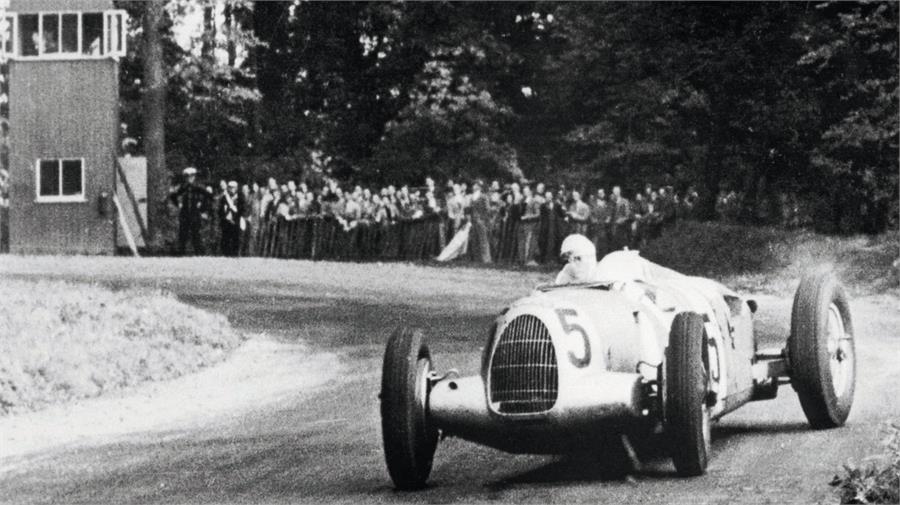 El Auto Union Typ C logró 6 victorias en la temporada 1936 de Grand Prix con pilotos como Achille Varzi, Bernd Rosemeyer o Hans Stuck.