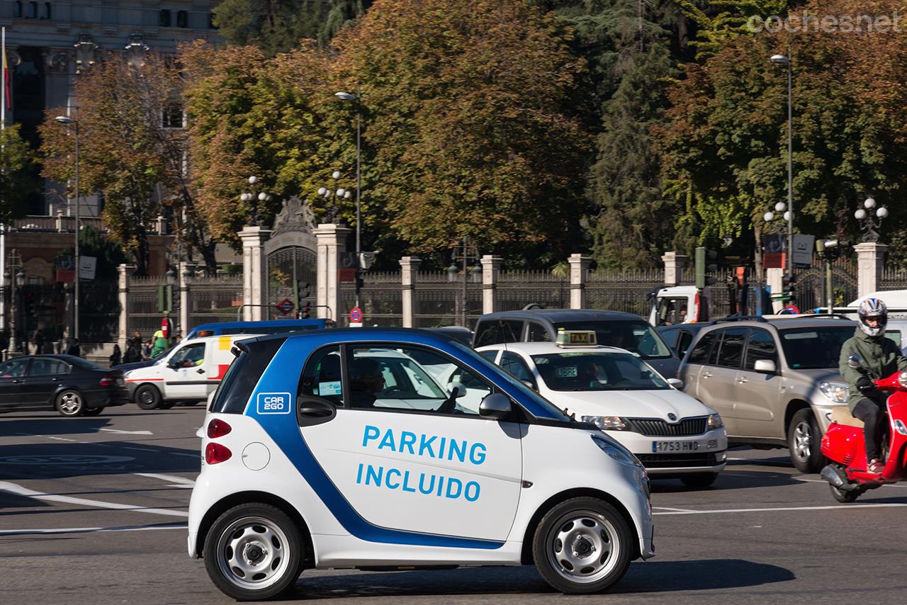 Por 0,19 euros cada kilómetro los usuarios de car2go y emov pueden desplazarse cómodamente por la ciudad.