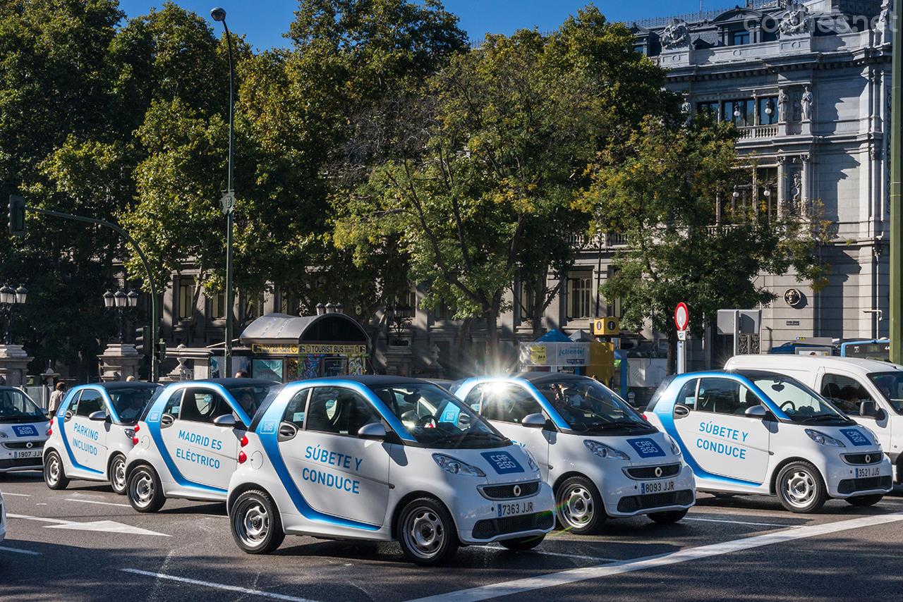 La flota inicial está compuesta de 350 smart fortwo ed eléctricos. La previsión es ampliar a 700 a finales de 2016.