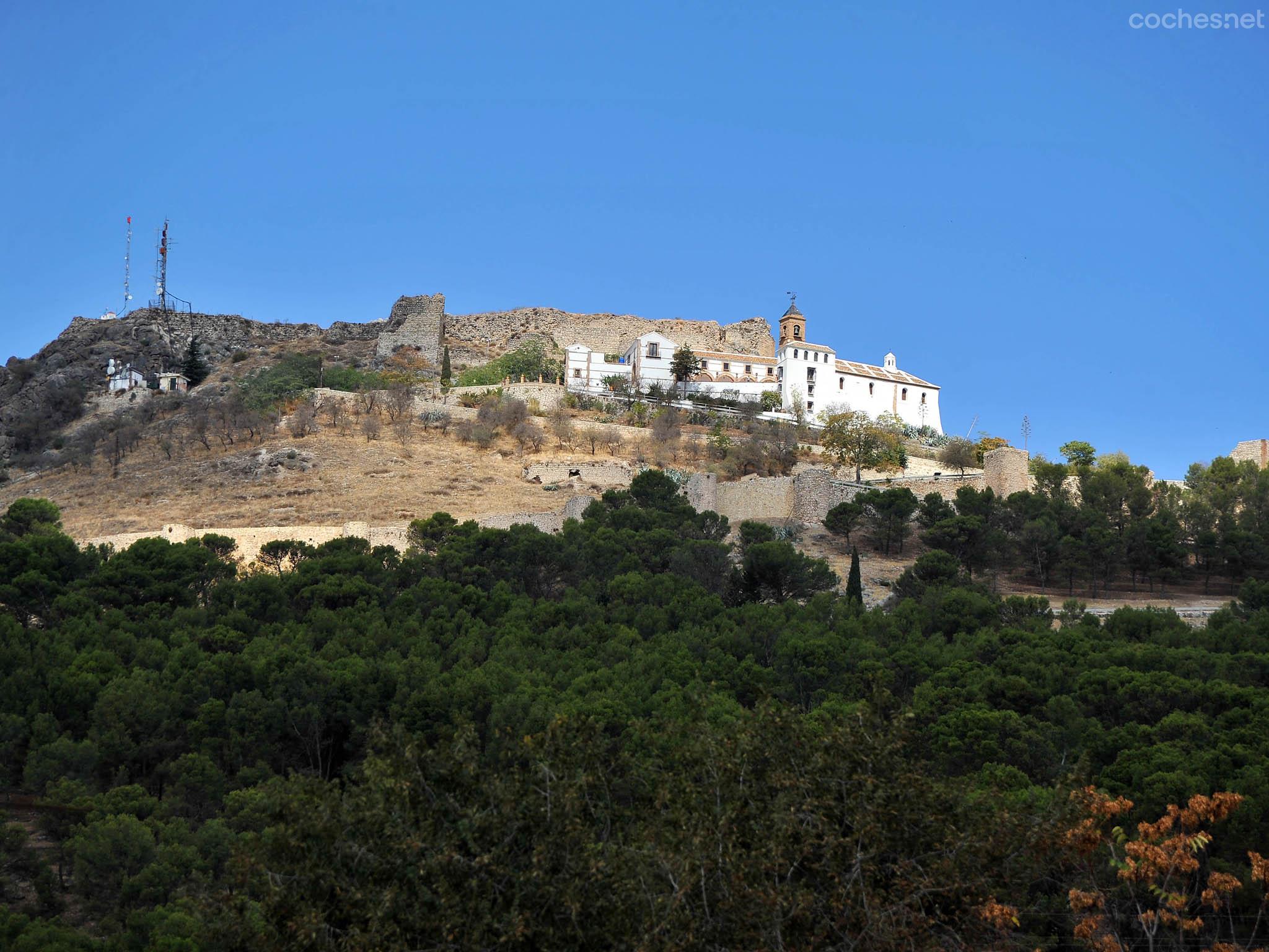 Restos del castillo y murallas defensivas de Archidona