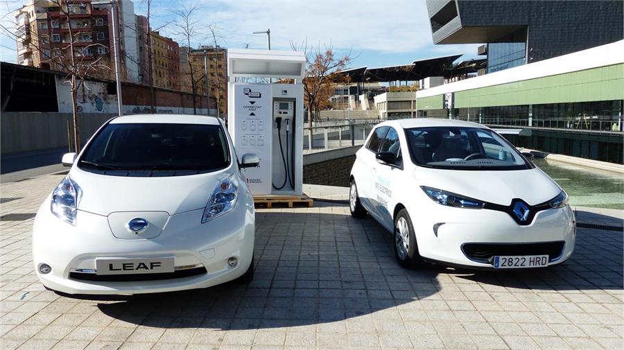 Nissan y Renault siguen apostando por los 100% eléctricos, como el Leaf y el Zoe.