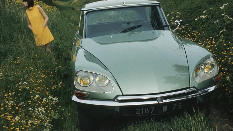 Exposición fotográfica de los 60 años del Citroën DS 'Tiburón'