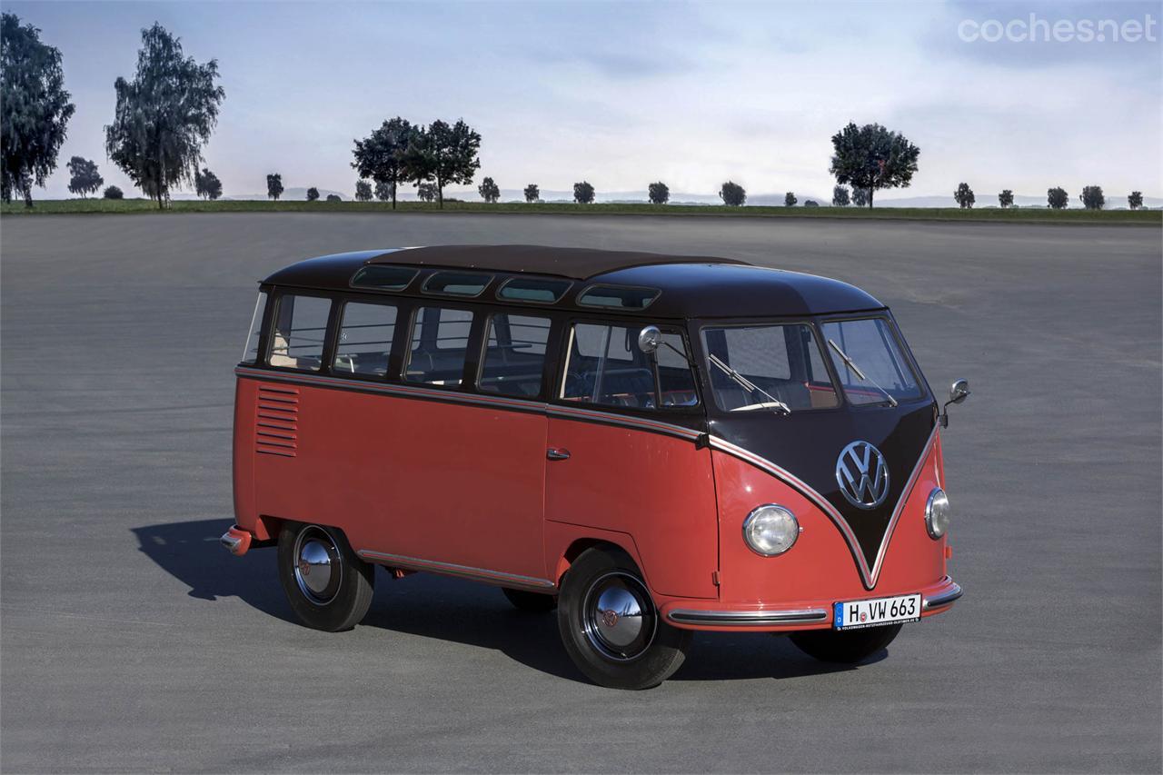 El Micro Bus De Luxe, también conocido como Samba, destaca por tener 23 ventanas (15 de cristal y 8 de plexiglás en el techo). Actualmente son muy buscadas por los coleccionistas.