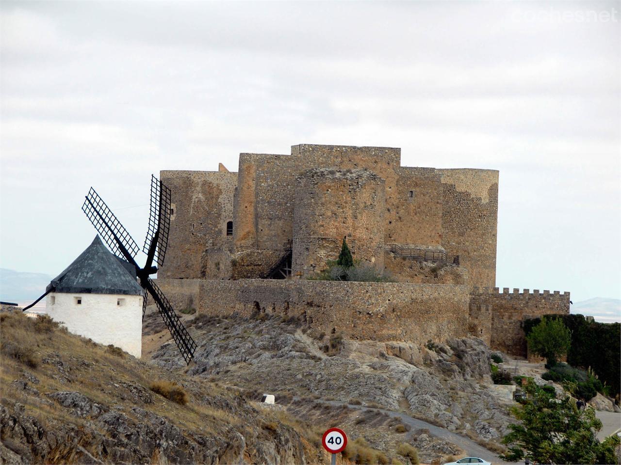 Castillo y molinos, imágenes unidas por los siglos a Consuegra