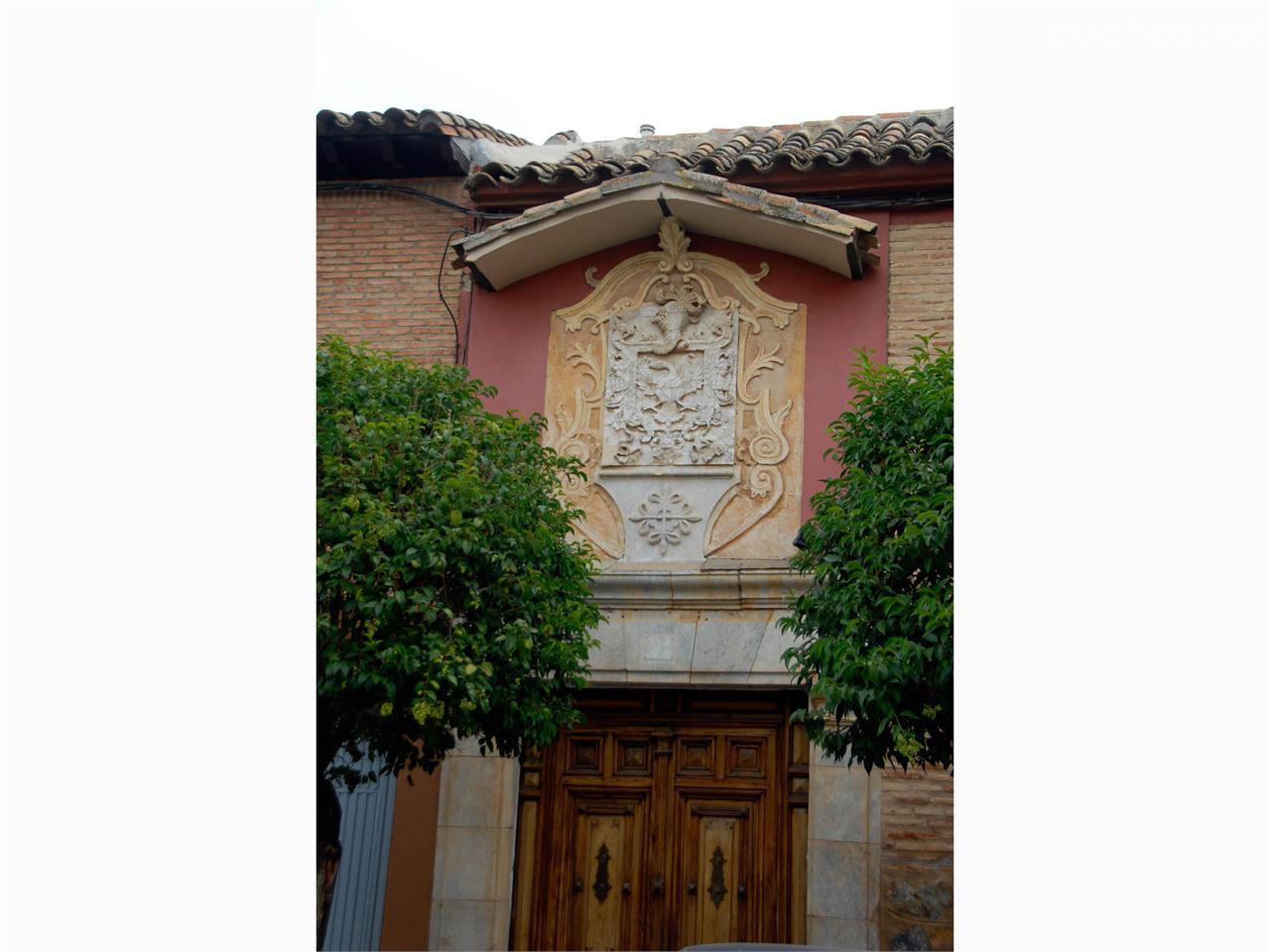 Paseando por Consuegra, detalle de una portalada