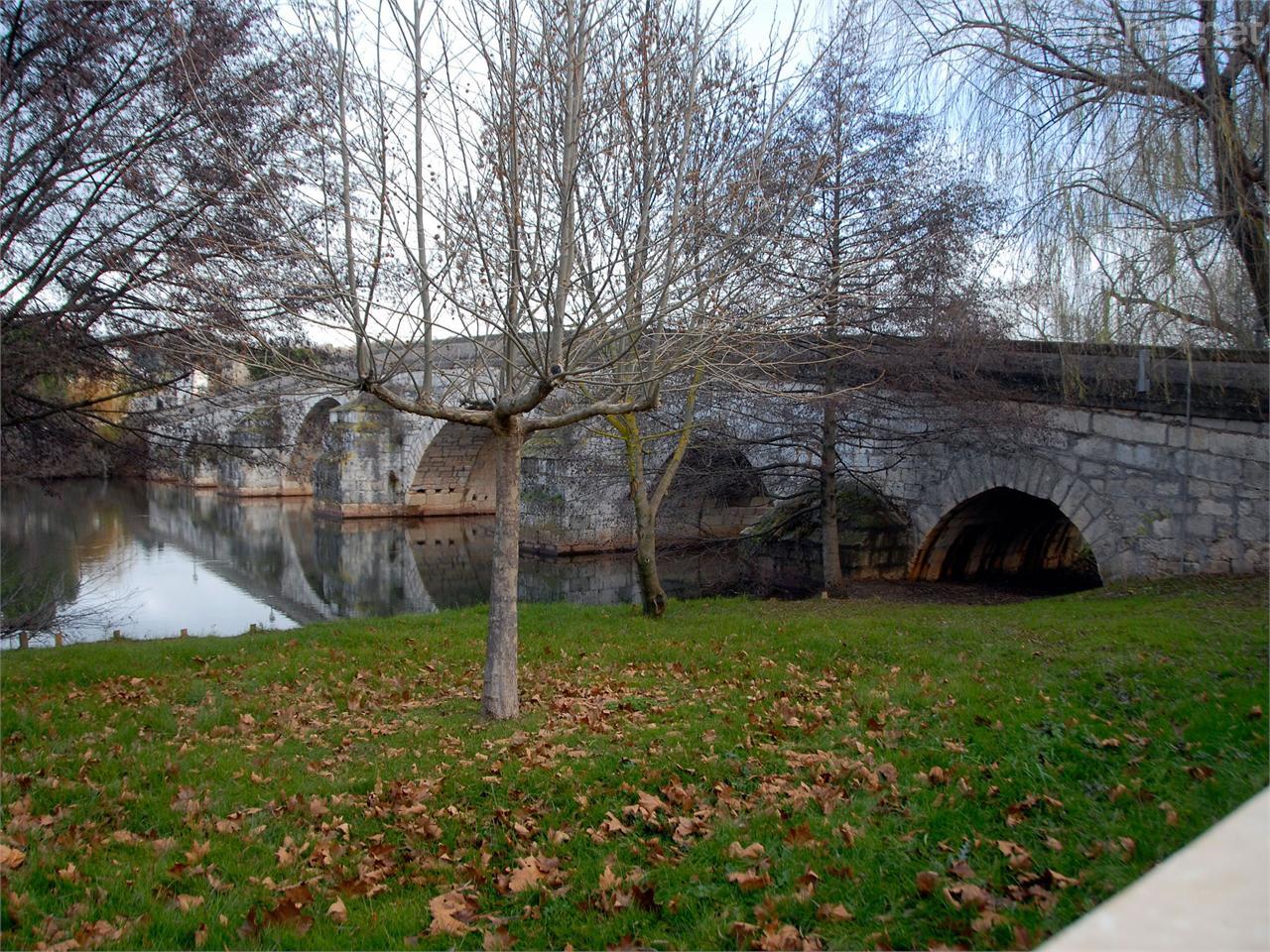 Puente de siete ojos de origen romano.