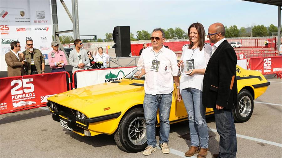 Flore y Cari Sánchez (padre e hija) orgullosos propietarios del sensacional Dodge Boulevard MM-30 que ganó dos premios en el Concurso de Elegancia (Fotos: Mikel Prieto / Manu Lozano).