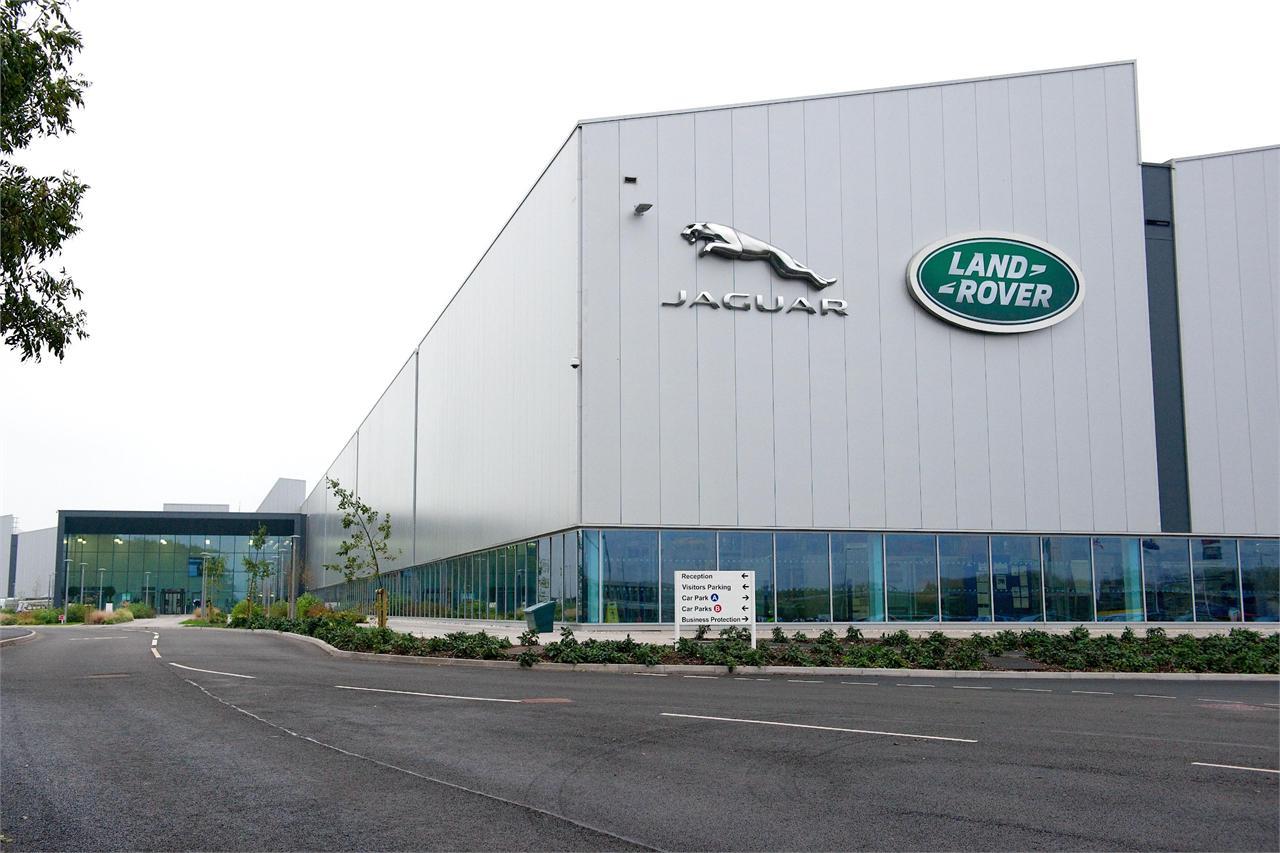 Estas son las instalaciones de Land Rover donde se fabrican los nuevos motores Ingenium para el Land Rover Discovery Sport y el Evoque. 