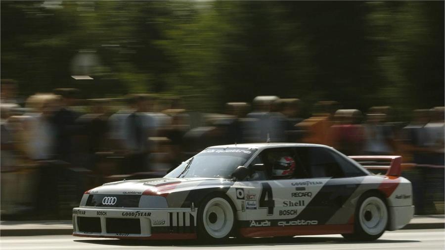 Pilotos como Hurley Haywood, Hans-Joachim Stuck, Walter Röhrl y Scott Goodyear compitieron al volante de este espectacular Audi en la temporada 1989 del IMSA.