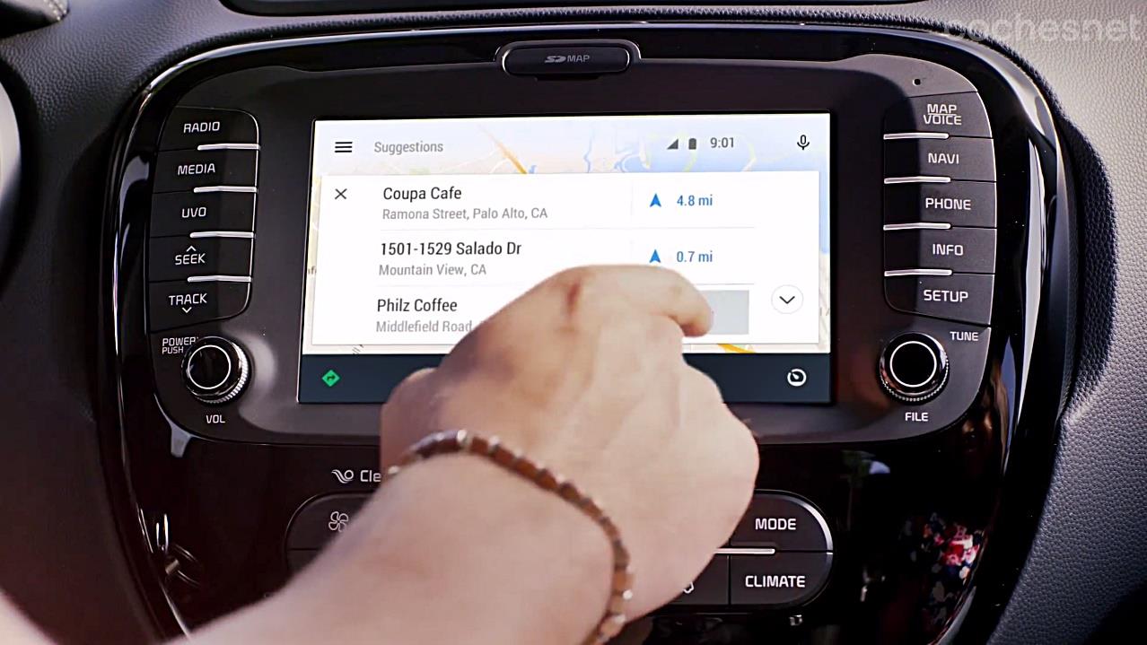 Android Auto traslada a la pantalla del coche la experiencia del smartphone.