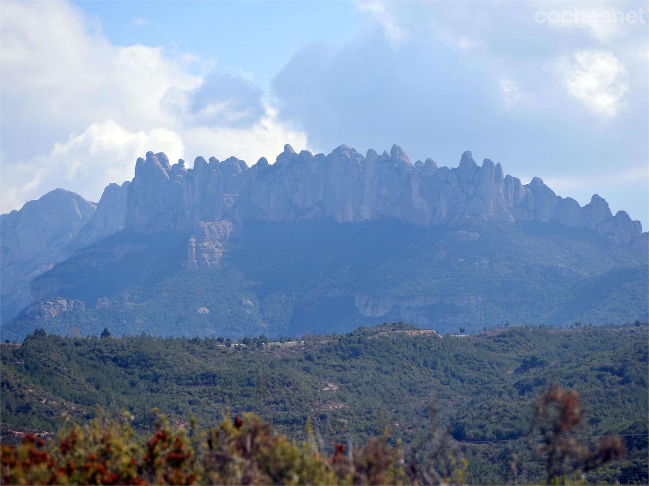 Desde muy distintos ángulos, Montserrat nos acompañó durante la ruta de hoy.