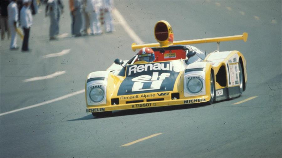 La pareja de pilotos formada por Didier Pironi y Jean-Pierre Jaussaud vencieron la edición de 1978 de las 24 Horas de Le Mans a los mandos de este Alpine A442B.