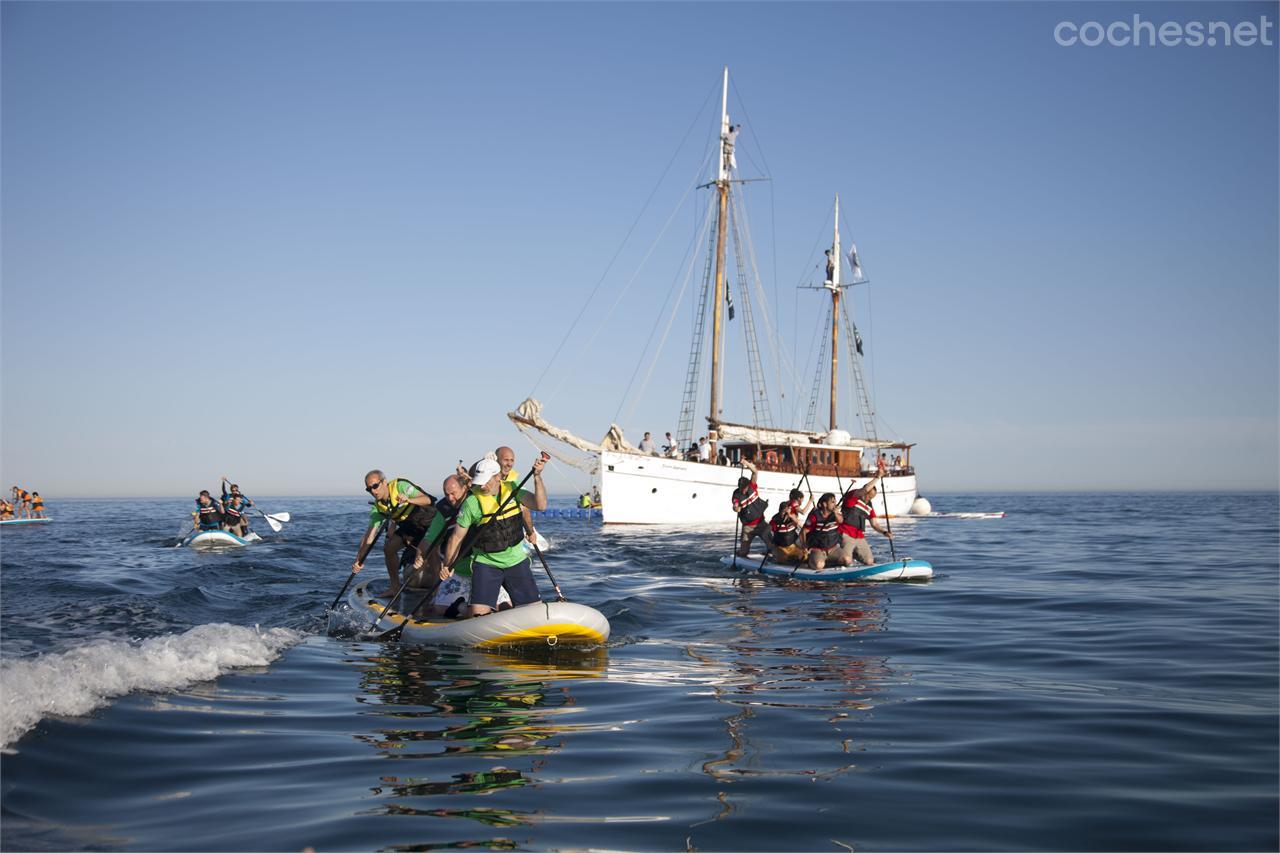 Esta carrera de paddle surf de la goleta a la playa cerró la Challenge.