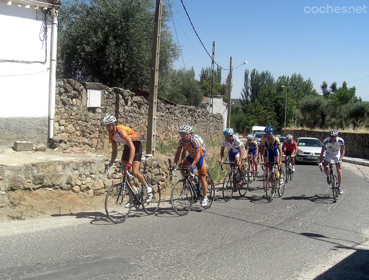 Los pelotones de ciclistas se consideran una sola unidad. Foto: Manuel Martín