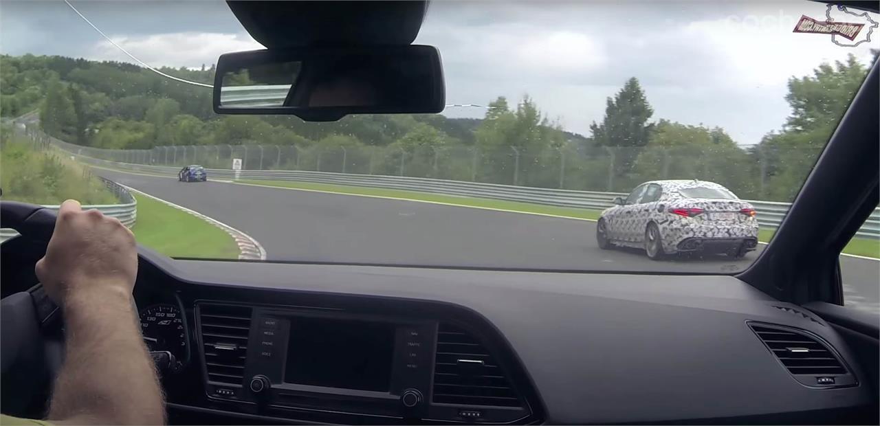 Alfa Giulia perseguido en Nürburgring