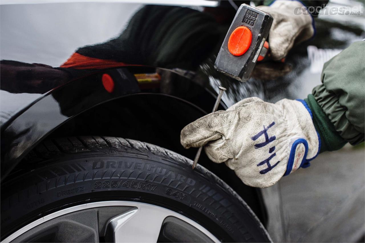 Este es el señor clavo que los técnicos de Bridgestone clavaron al Driveguard para pincharlo.