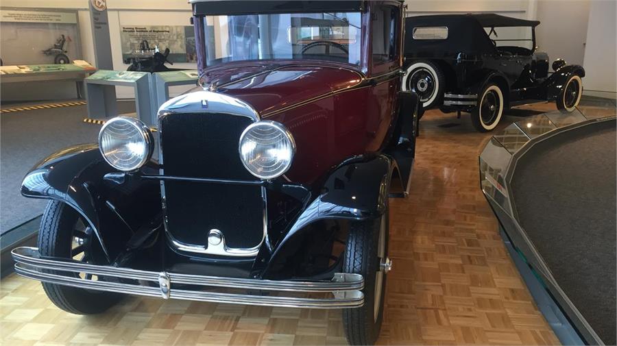 Este es uno de los primeros automóviles en llevar la marca Chrysler en los felices 20 americanos.