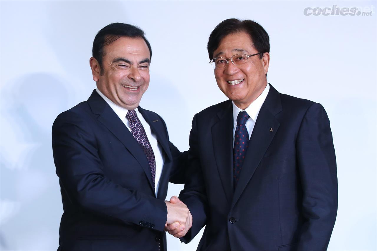 Carlos Ghosn y Osamu Masuko, desde ahora Director Ejecutivo y Presidente de Mitsubishi, marca que se integra en la Alianza Renault-Nissan.