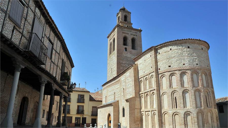 Iglesia de Santa María la Mayor, situada en la Plaza de la Villa de Arévalo