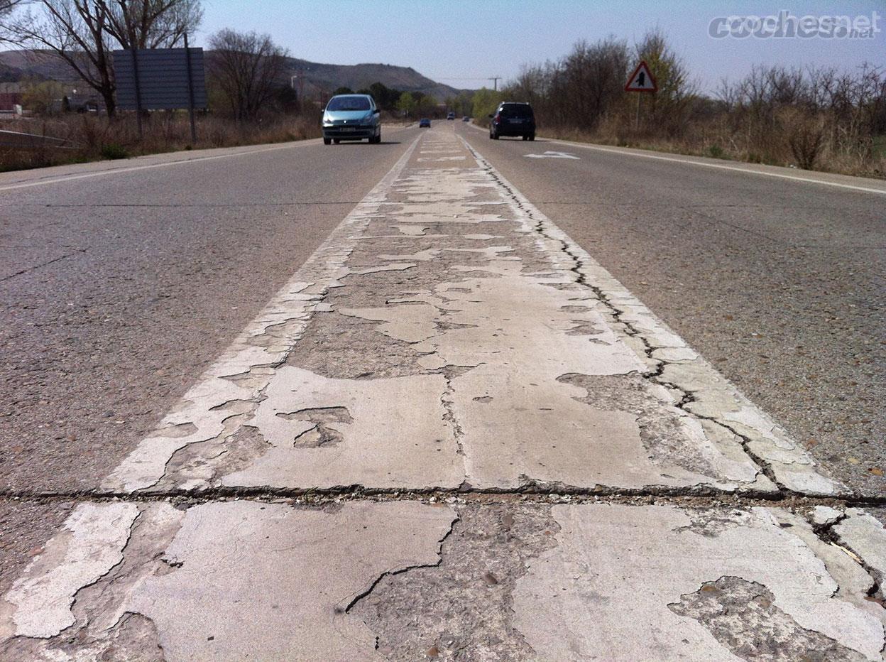 Las asociaciones de conductores se quejan del mal estado de las carreteras, especialmente del firme y señalización.