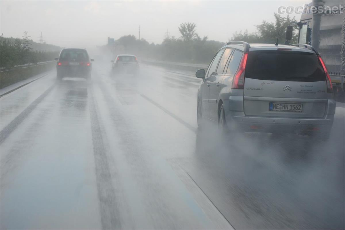 El estado del vehículo y la pericia del conductor son claves a la hora de enfrentarnos al mal tiempo.