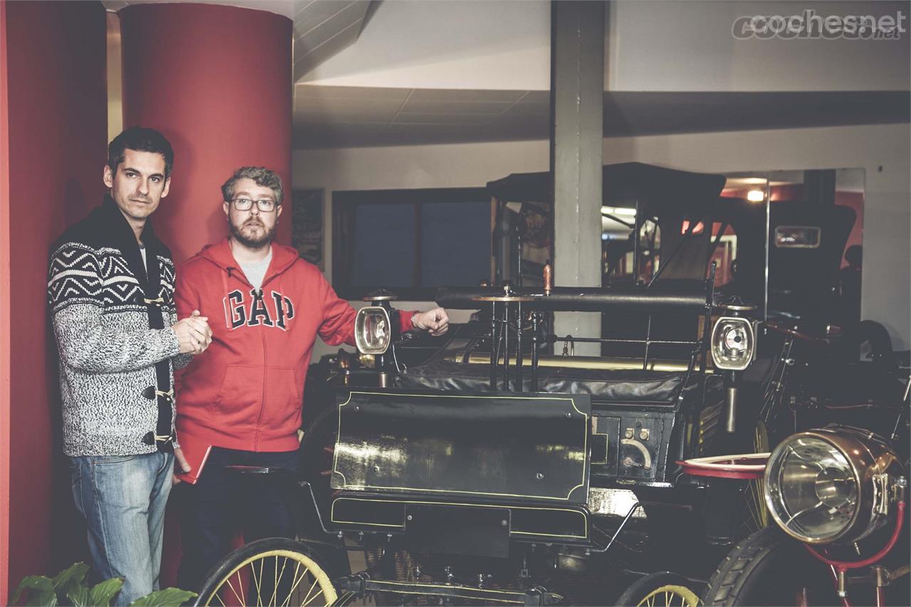 Los primeros faros de la historia, los de parafina como en este Benz Velo de 1894, servían únicamente para señalizar la posición del vehículo en la calzada.