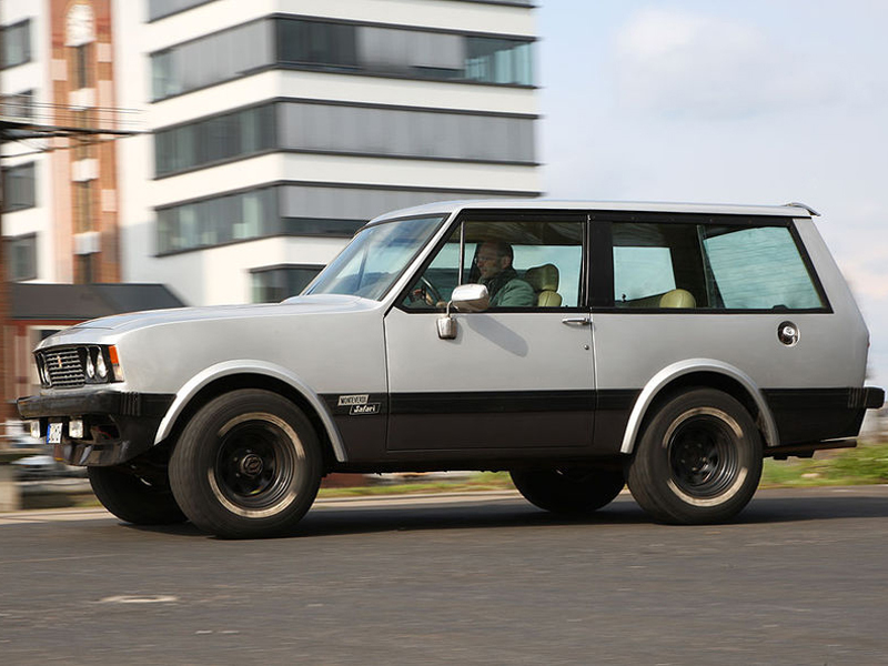 La versión más potente estaba animada por un motor V8 de 7,2 litros que rendía 309 CV.