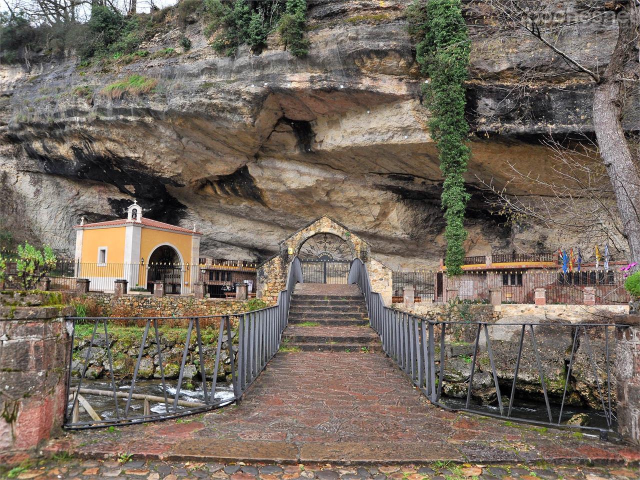 El Santuario de la Virgen de la Cueva, llegando a Infiesto