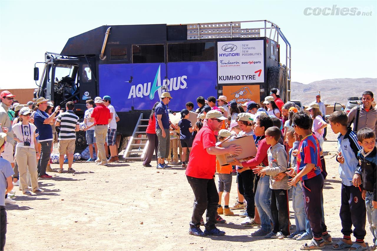 La organización se encarga de transportar todo el material entregado durante la ruta.