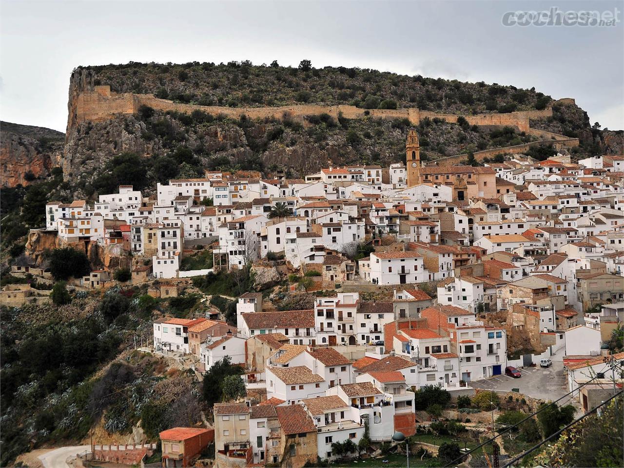 Chulilla, dominada por su castillo árabe