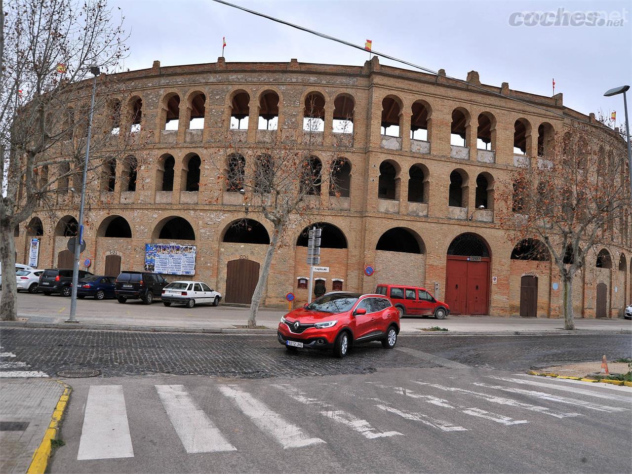 La Plaza de Toros, ya saliendo de Requena para coger pista