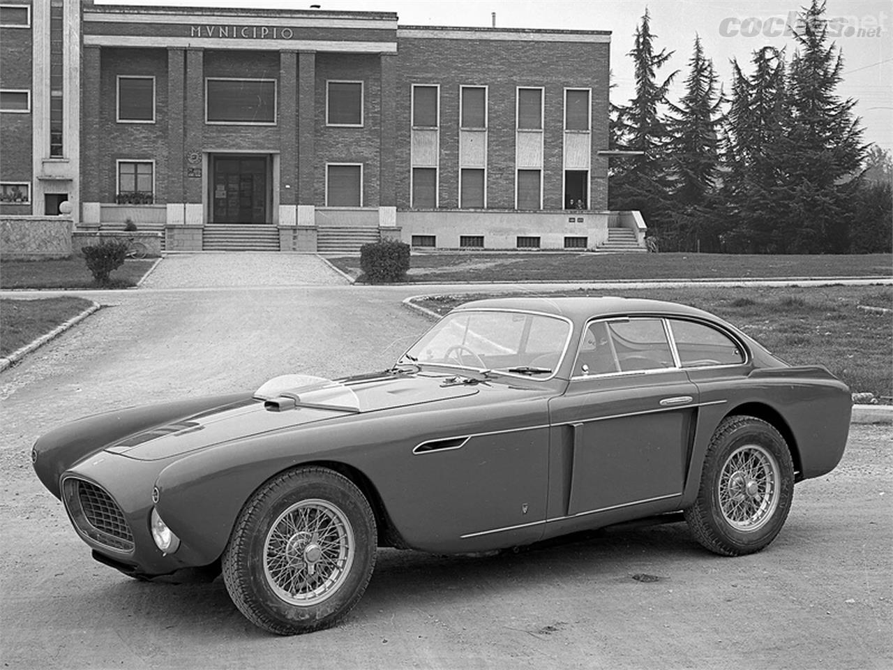 Vignale antes de convertirse en un acabado de Ford fue un reputado carrocero italiano capaz de hacer obras de arte como este Ferrari 340 Mexico de 1952.