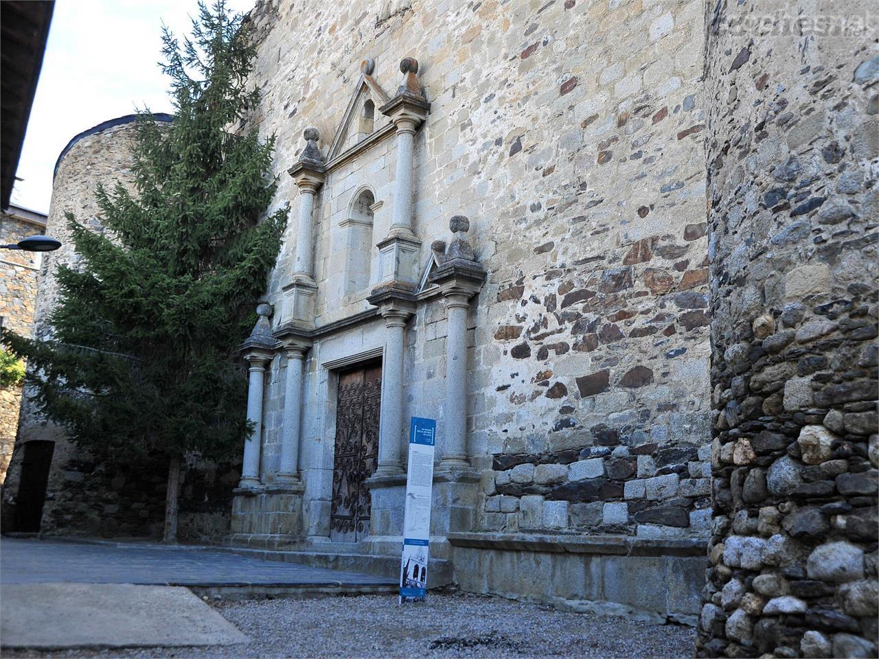 Detalle de la Iglesia de Nuestra Señora de los Ángeles en Llívia