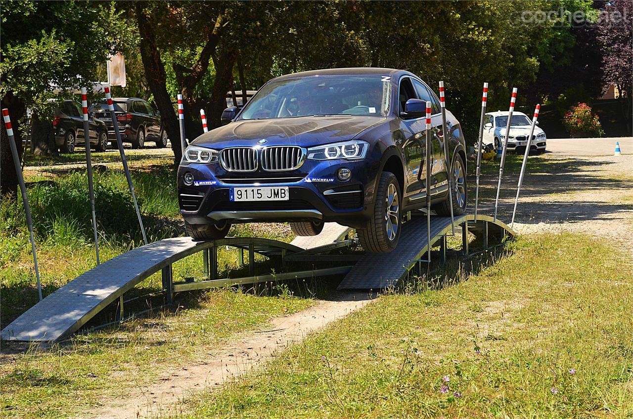 El circuito diseñado por BMW contaba con un paso que simulaba la superación de dunas de pequeño tamaño. 