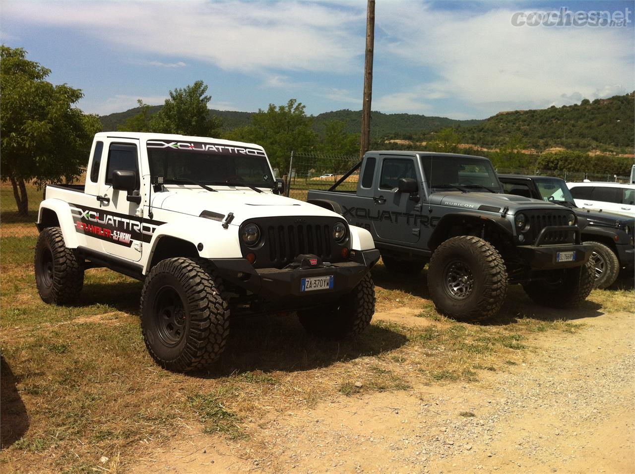 Aficionados de toda Europa llegaron a la Jeep Camp 2016 a lo largo del fin de semana. Aquí podéis ver dos preparaciones sobre Jeep Wrangler, las más numerosas. 