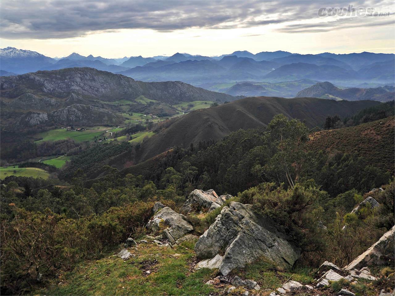 Hasta los Picos de Europa son visibles desde el mirador del Fito