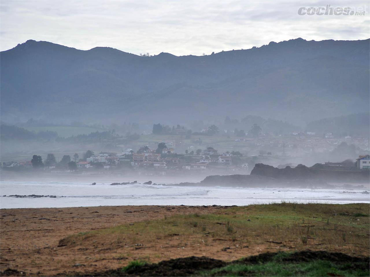 Al fondo El barrigón y la Playa de La Espasa