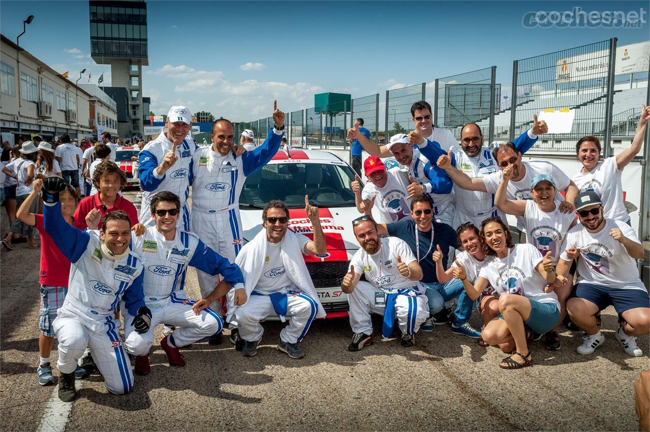 Campeones. Ganar las 24 Horas, además de la satisfacción del triunfo, proporciona una alegría extra ya que el dinero conseguido va para la ONG a la que se representa.