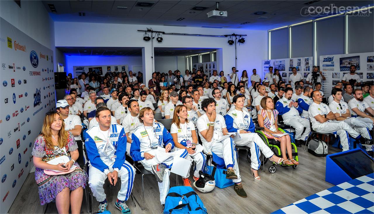 Todo empieza aquí. El breefing para los pilotos se celebra antes de los entrenamientos. la mayoría de pilotos de los equipos no se conocen hasta entonces.