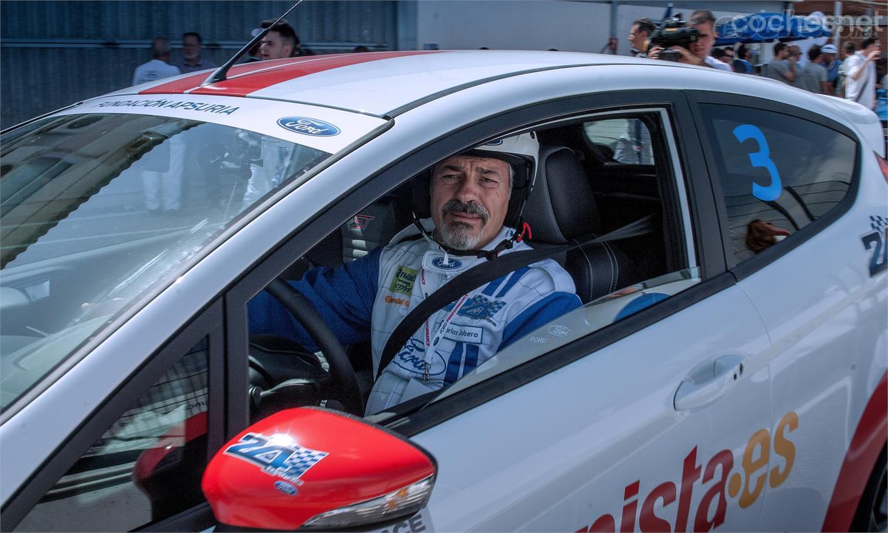 Carlos Sobera al volante. Algunos embajadores disputan el primer turno en los equipos. Otros, como Dani Guzmán, se implican hasta el final.