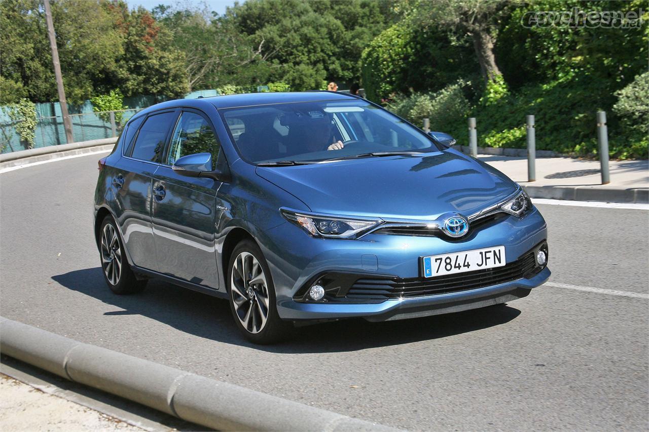 Los coches híbridos cada vez tienen más aceptación entre los conductores.