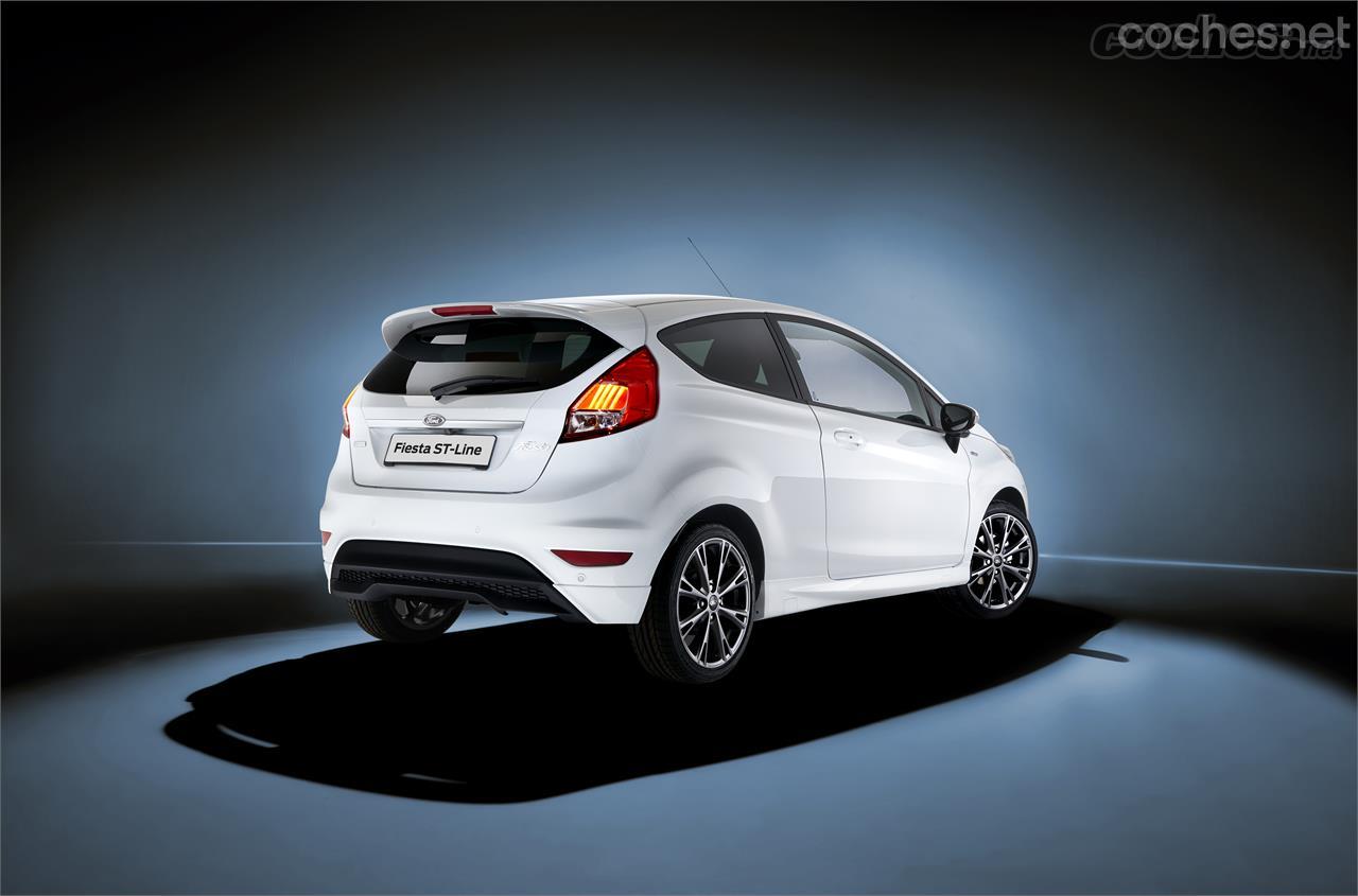 El Ford Fiesta ST-Line adopta la imagen deportiva del Fiesta ST200, pero ofrece prestaciones inferiores. Monta el motor EcoBoost con 100 o 120 CV o el diésel de 95 CV. 