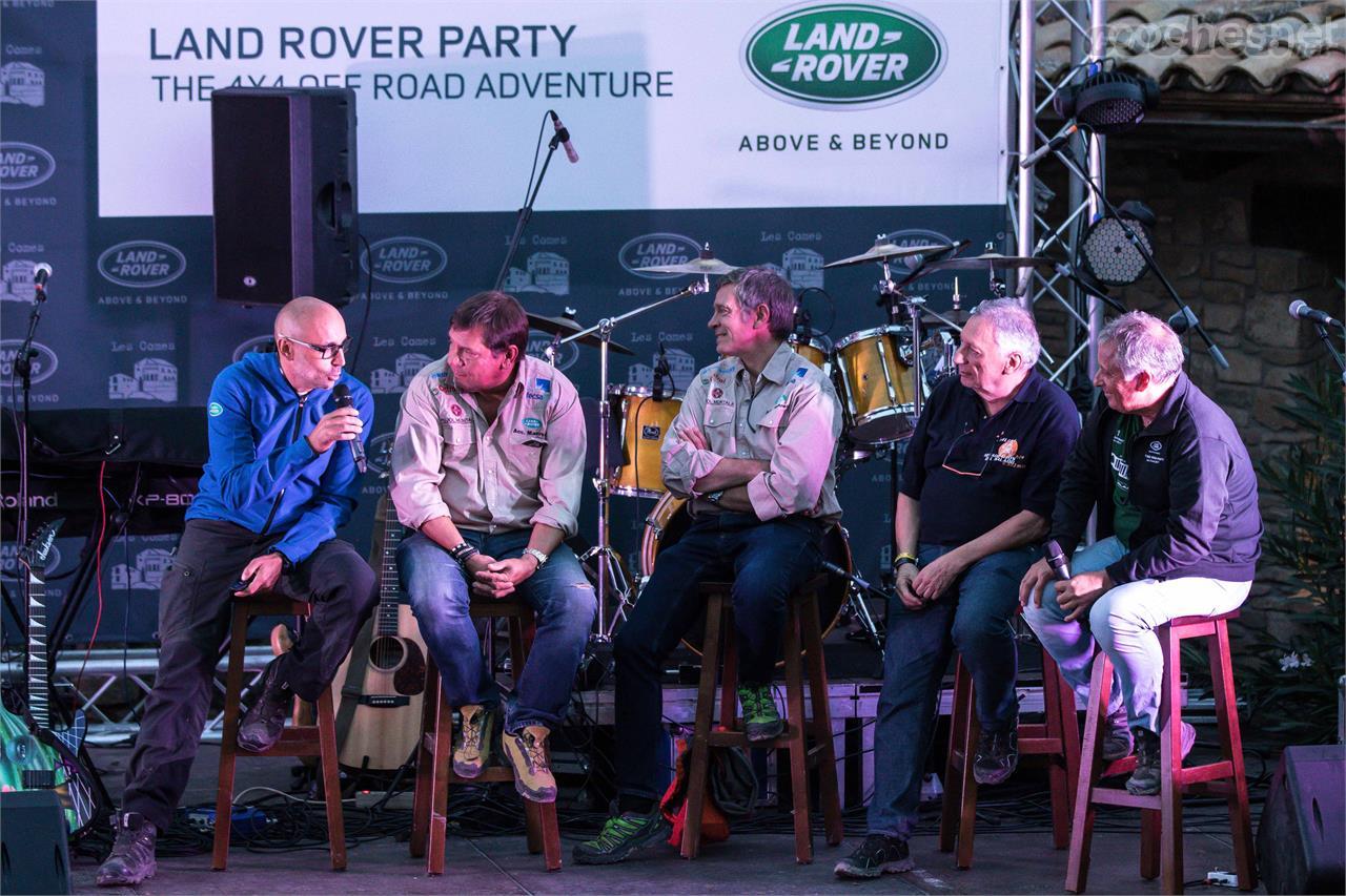 Los participantes en la conferencia "Retos con Land Rover" amenizaron la noche del sábado antes de dar paso a un concierto.