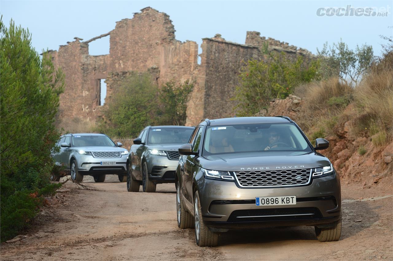 Casi 60 kilómetros de pistas estaban a disposición de todos los participantes, entre los que había numerosos coches de pruebas como estos Velar.